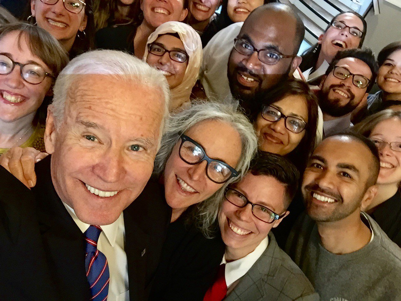 What happens when former VP Joe Biden walks into @MemChurch while HDS students are rehearsing Multireligious Commencement Service? Selfie! https://t.co/XLHjBZXDzg