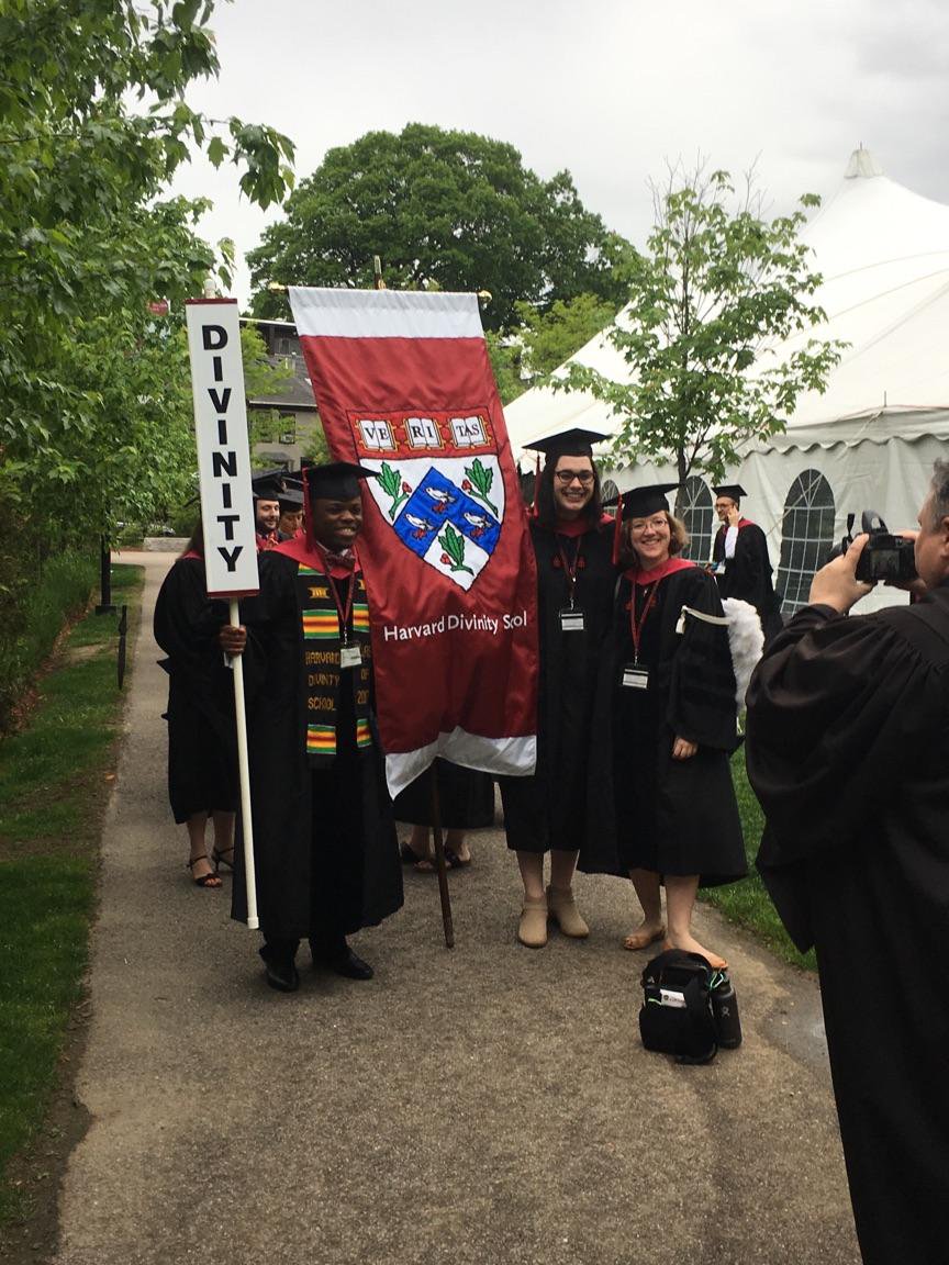 Students ready to head to Harvard Yard for #Commencement #HDS17 #Harvard17 https://t.co/f8j2ny8ow3