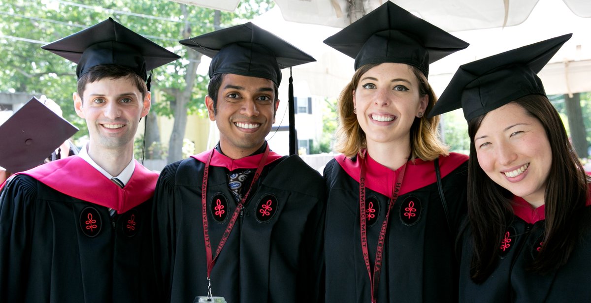 HDS grads wear robes with scarlet crows' feet for Commencement. Why? Find out here: https://t.co/MO4Ri8pAjM #HDS16 https://t.co/sV0WGUQGwp
