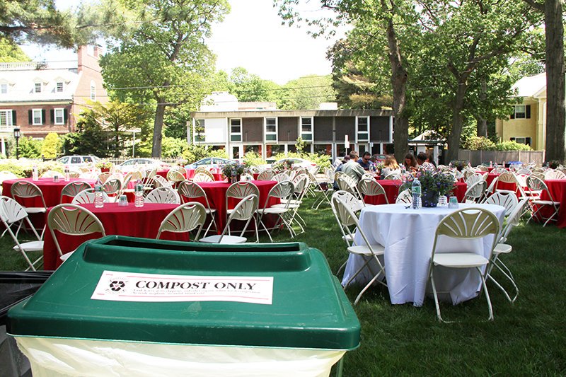 For 5+ years HDS has held a waste-free Commencement w/ products being compostable or recyclable #HDS16 @GreenHarvard https://t.co/XFJACi45YF